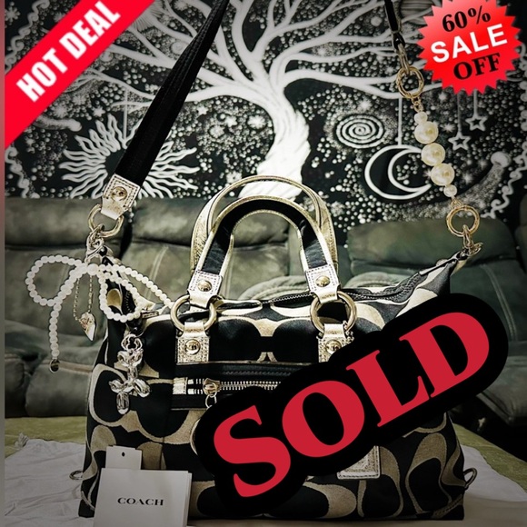 Coach Handbags - Vintage Coach soho shoulder bag Y2K Poppy Denim Coach Black and silver tote bag